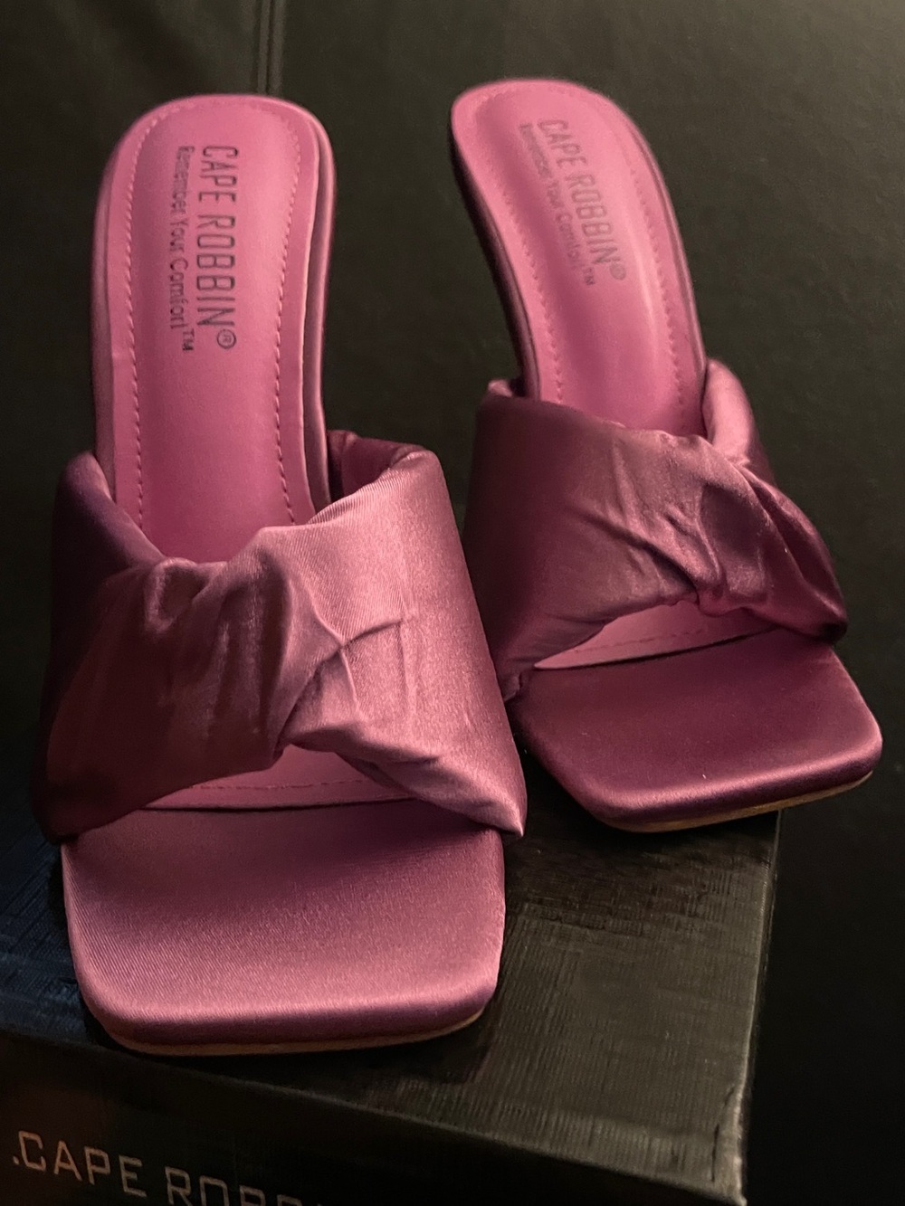 Cape Robbin Quin Mauve Pink Satin Sandals W/A Gold Stiletto 4”Heel Sz 8W NWB